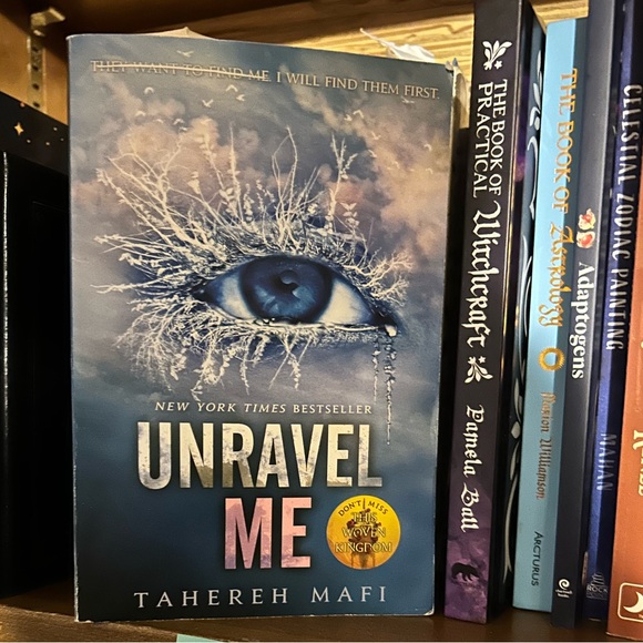 Assorted Books - Picture 8 of 11